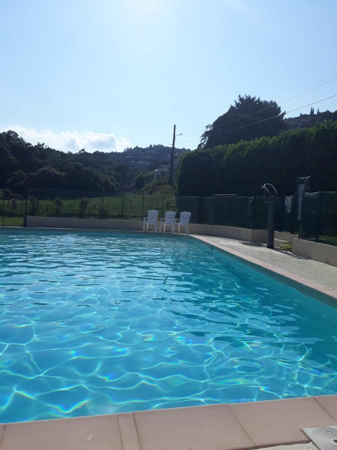 Dans Un Jardin Bb Et Jacuzzi Bed & Breakfast Mandelieu-la-Napoule Exterior photo