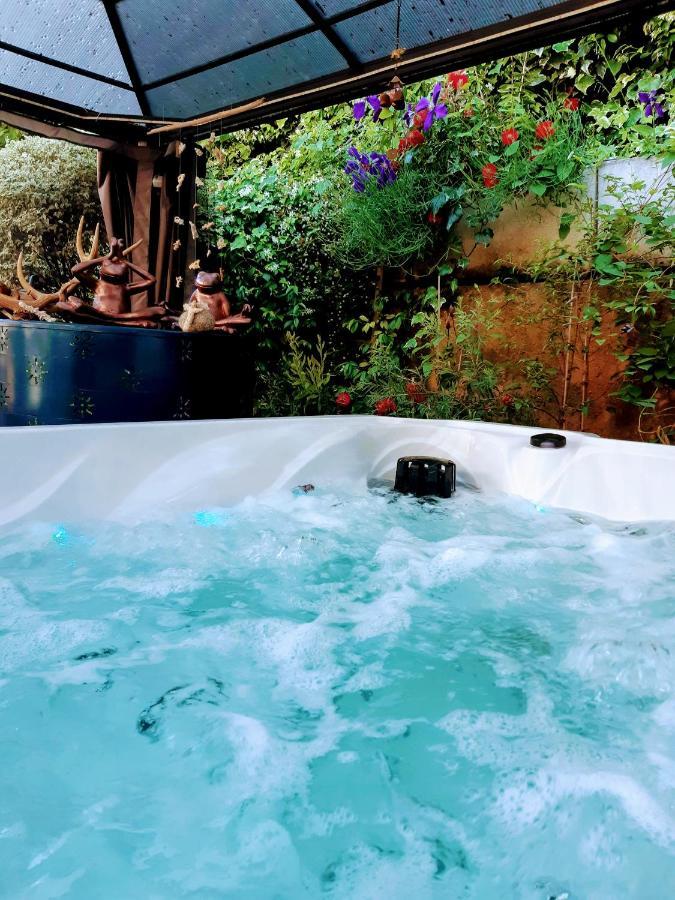 Dans Un Jardin Bb Et Jacuzzi Bed & Breakfast Mandelieu-la-Napoule Exterior photo