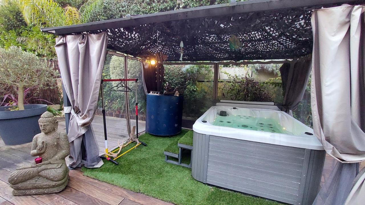 Dans Un Jardin Bb Et Jacuzzi Bed & Breakfast Mandelieu-la-Napoule Exterior photo